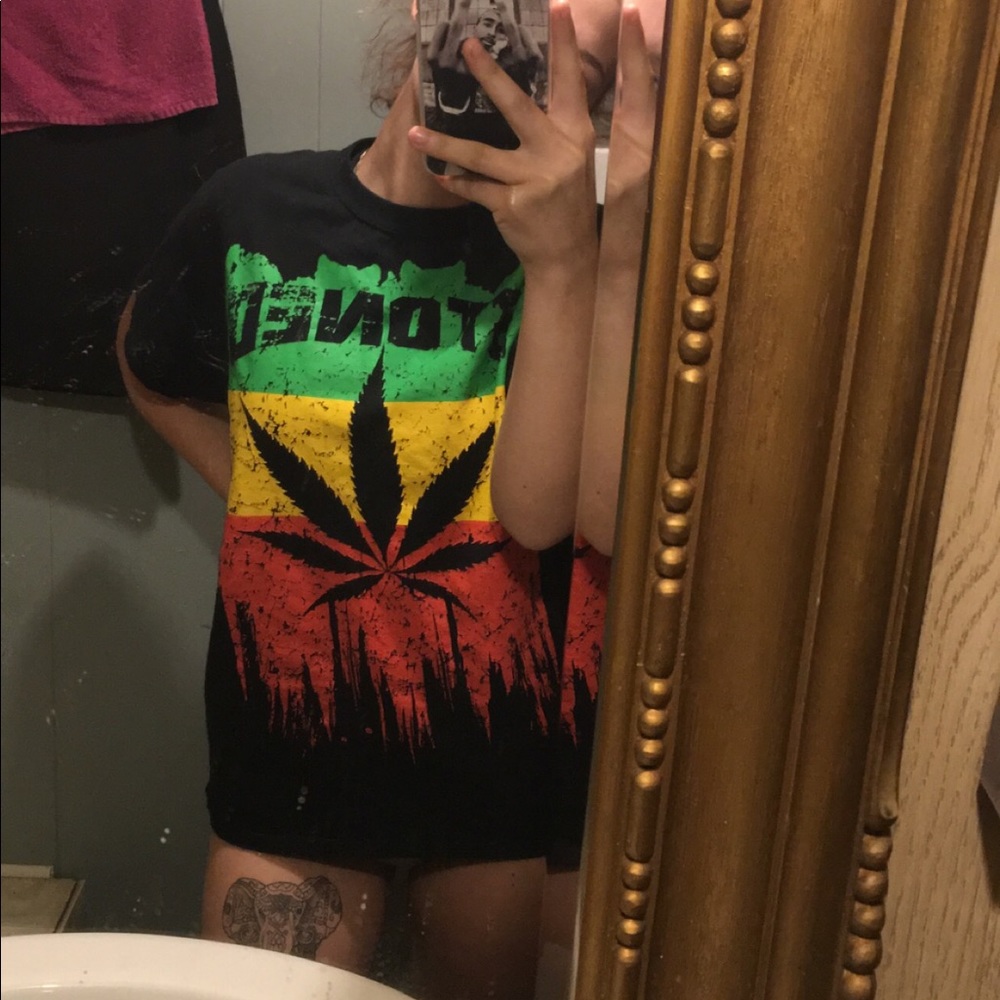 Selling my stoned shirt!!
